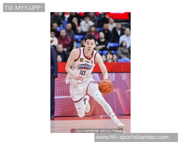 郭昊文拒绝活塞训练营合同引发媒体关注其奋斗心态消失的深思